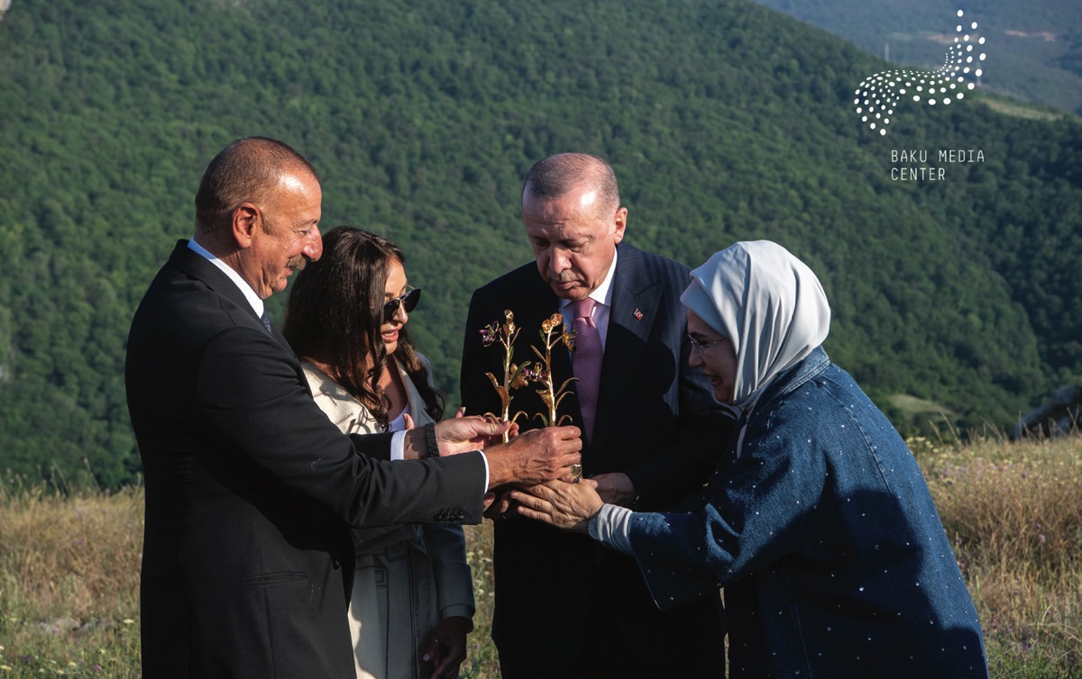 Musical heritage and Karabakh horses on ‘Jidir duzu’