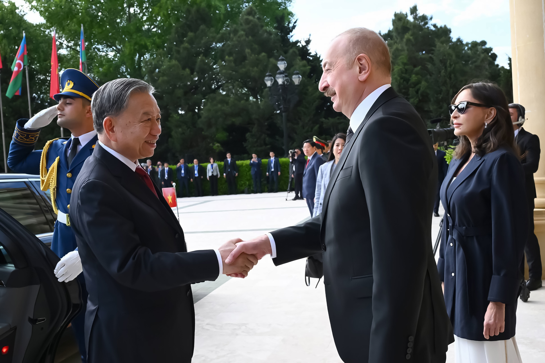 The bridges  of the fastest-growing Asian dragon